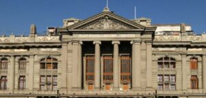 Presidente de la Corte Suprema llama a preservar el kawéskar, yagán y otros idiomas a nuevos abogados