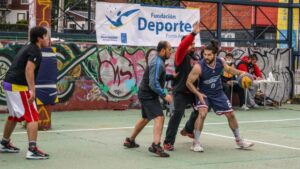 Con 18 equipos en competencia se continúa jugando el Torneo Municipal de Básquetbol 3x3