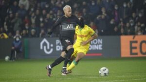 Nantes hace sufrir de resaca europea al PSG que se cansa de fallar todo tipo de goles