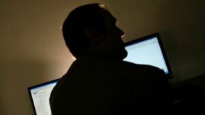 Hombre que almacenaba pornografía infantil cumplirá condena en libertad