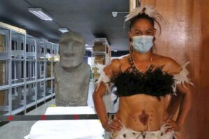 Regresan a Isla de Rapa Nui al moái más antiguo del Museo Nacional de Historia Natural