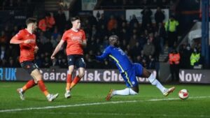 Chelsea sufrió más de la cuenta contra el humilde Luton Town, pero gana y clasifica en la Copa FA con gol de Romelu Lukaku sobre el final