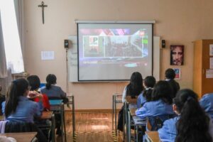 Cerca de mil alumnas del Liceo María Auxiliadora presenciaron cambio de mando presidencial