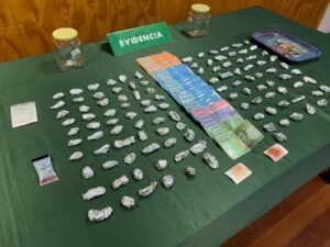 Detienen a jóvenes que vendían drogas en Barrio Prat