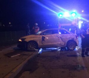Violento accidente: conductor volcó en la Costanera a la altura de la ex chipera