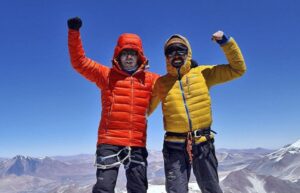 Magallánicos hacen cumbre en volcán Ojos del Salado