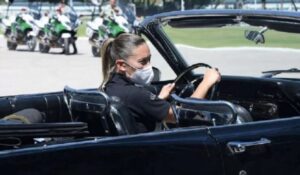Ford Galaxie que llevará a Boric a La Moneda será manejado por primera vez por una mujer