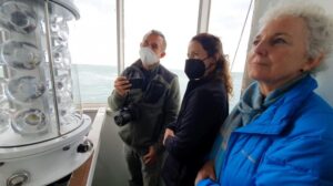 Descendientes de ingeniero de faros en Magallanes recorrieron su legado