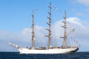 Majestuoso desfile naval dio inicio a Velas Latinoamérica 2022 en Punta Arenas