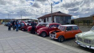 Habitantes de San Gregorio disfrutaron de hermosa muestra de autos clásicos