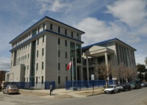 Hombre que agredió a su ex queda con arresto nocturno