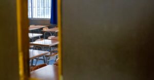 Ministro sorprendido por clases “voluntarias”