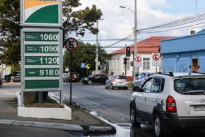 Precios de las bencinas vuelven a subir hoy