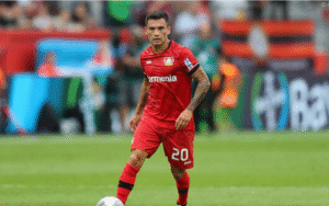 Charles Aránguiz saca su alemán para celebrar sus 150 partidos en la Bundesliga con el Bayer Leverkusen
