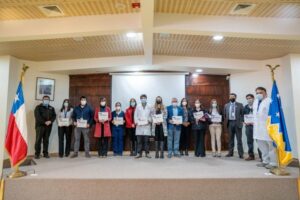 Entregan reconocimiento a cinco personas de Natales por su rol en pandemia