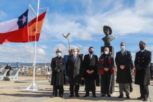 Frente al Estrecho de Magallanes inauguran busto en honor a Juan Sebastián Elcano