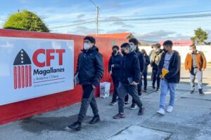 Alumnos del Instituto Don Bosco visitan instalaciones del CFT Magallanes