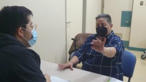 Usuaria del Hospital Clínico relata experiencia de 12 años sobre enfermedad de Parkinson