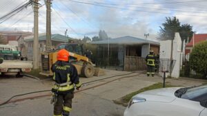Incendio afectó vivienda de la Población Empart
