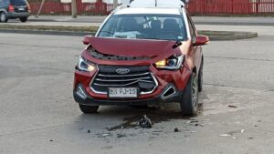 Daños dejó colisión entre dos vehículos