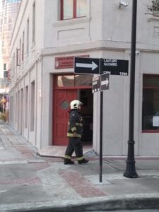 Problema eléctrico en cuartel de la PDI movilizó a Bomberos