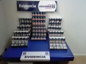 Aduanas se querella contra sujeto que compró cigarrillos de contrabando en “feria de las pulgas”