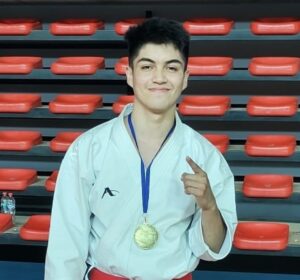 El magallánico Kenneth Botten es el actual campeón de Chile de Karate en la especialidad Kata U21