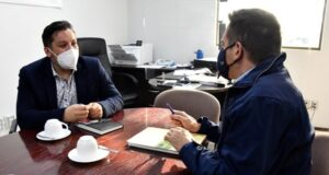 Alcalde y seremi de Vivienda se reúnen para agilizar arreglos en departamentos de Población Archipiélago de Chiloé
