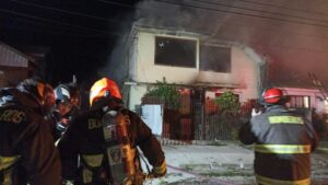 Incendio destruyó vivienda en la Población Santos Mardones y dejó a tres damnificados