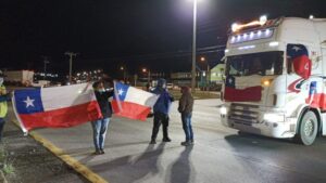 Camioneros en Punta Arenas se manifiestan en “Cruce de la muerte”