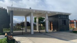 Concretan entrega de terrenos para construir 100 nichos en cementerio Padre Pedro María Rossa