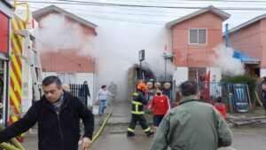 Incendio destruyó almacén y vivienda en el Barrio Chilote