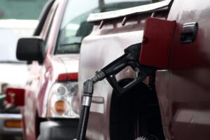 Enap anunció alza de $6,7 en todos los combustibles