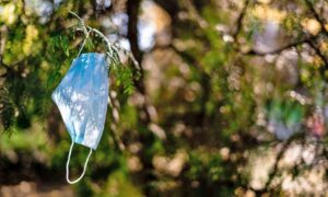 Liberan uso de mascarilla en espacios abiertos
