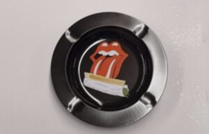 Representantes de la marca Rolling Stone se querellan contra comerciante magallánica