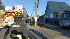 Mujer tropezó con medidor de gas y resultó lesionada