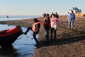 Con un robot y bote zodiac familiares continuaron rastreo