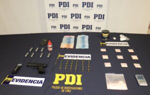 Incautan drogas sintéticas y municiones a joven que se mostraba en redes sociales con armas de fuego