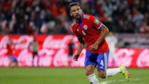 Mauricio Isla se bajó de la convocatoria de La Roja para la gira por Asia