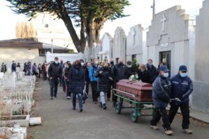 Familiares y amigos despidieron restos de Emilia Lausic Baleta