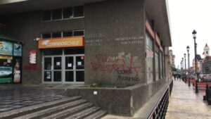 Condenan a exempleada de Correos Chile que malversó 3,5 millones de pesos