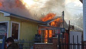 Incendio destruyó panadería en la Población Cerro Primavera