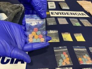Pareja acusada de traficar drogas sintéticas arriesga hasta seis años de cárcel