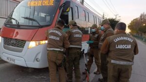 Conductor disparó contra bus de transporte público que transitaba en el centro de Punta Arenas