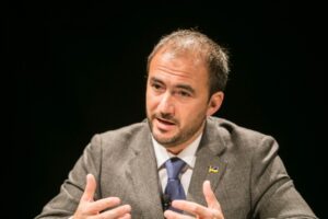 “A las familias les digo que sean muy precavidas con sus gastos en este tiempo”