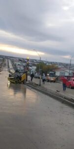 Auto se volcó en calle Circunvalación