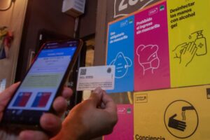 Las restricciones por el bloqueo del pase de movilidad: impide asistir a restaurantes, conciertos, partidos de fútbol y salas de cine