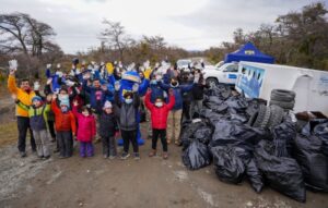 PDI y Municipalidad de Punta Arenas realizaron jornada de limpieza en el Parque Chabunco