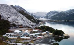 Pescadores demandan a compañía siderúrgica en 24 mil millones de pesos por masivo derrame de petróleo