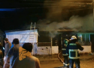 Familia natalina queda damnificada tras incendio en su casa